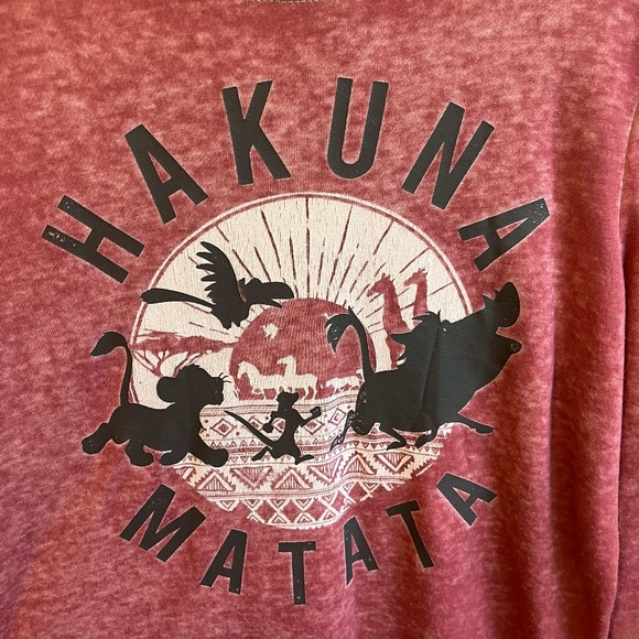 Maroon Disney Lion King "Hakuna Matata" Distressed Long Sleeve Top (M) - Picture 3 of 5
